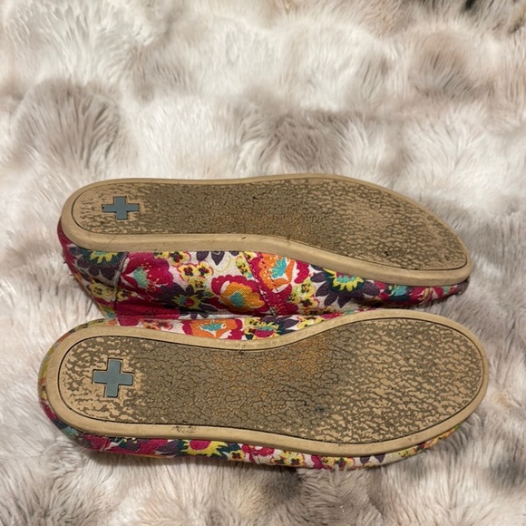 Tom’s Colorful Floral  Shoes - Picture 6 of 7
